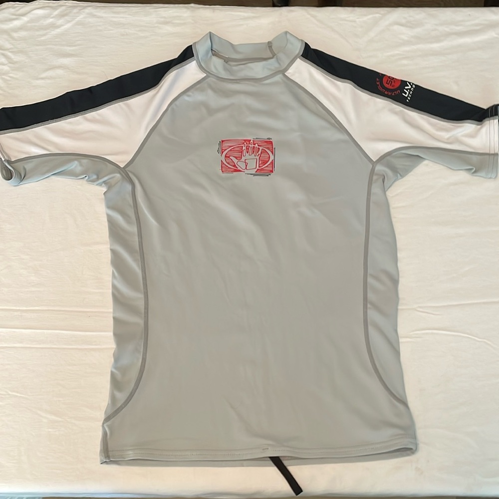 Body Glove men’s rash guard/swim shirt size M, gray with red, black accents.